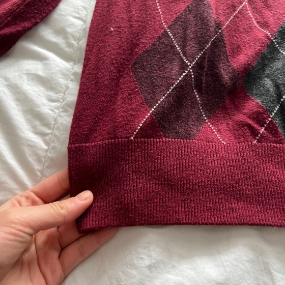 Croft & Barrow Mens Burgundy & Gray Argyle Lightweight V-Neck Sweater Small - Picture 5 of 9